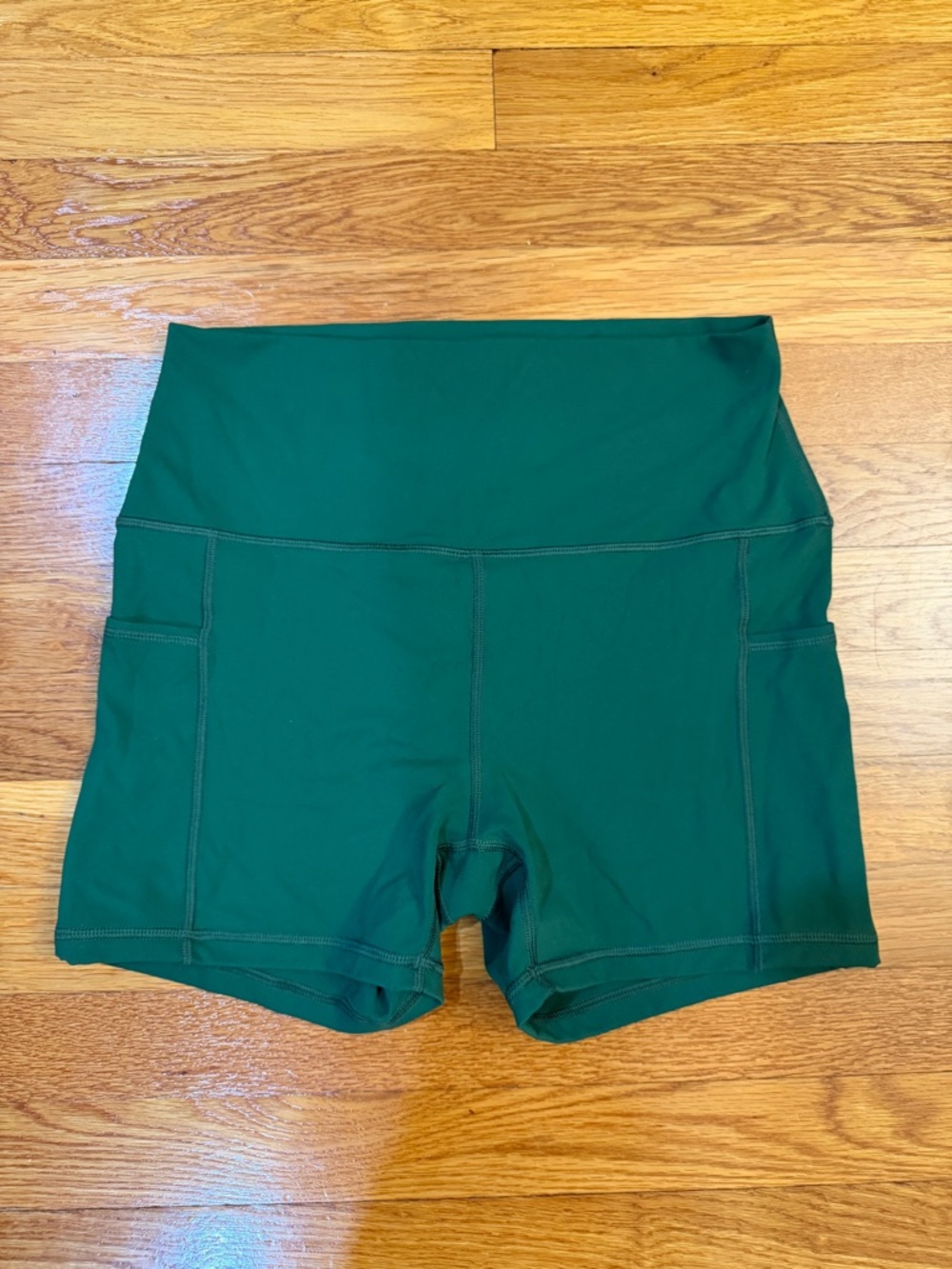 HeyNuts Workout Pro Biker Shorts with Pockets in Green - Size L(12)
